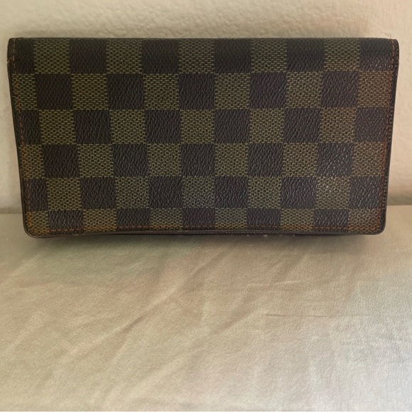 Authentic Louis Vitton Porte Yen Cartes bifold wallet - Picture 4 of 15